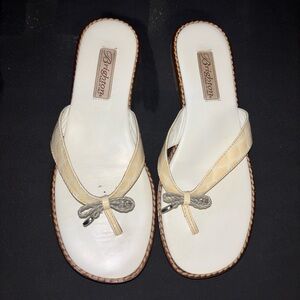 BRIGHTON Ofelia Sandals Women 8.5 Italy Thong Leather Sandals Silver Heart Charm